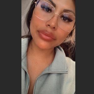 Meet your Posher, Nadia